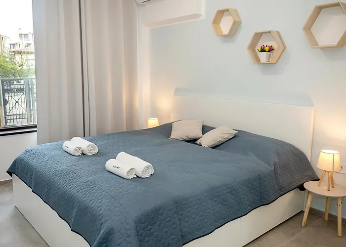 Апартамент Skyline - Stylish 1bd By Flat Mаnаger